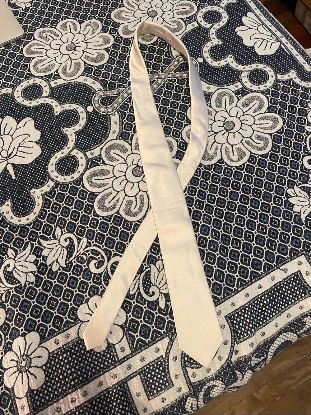 Little black tie brand white/ivory 100% silk tie
